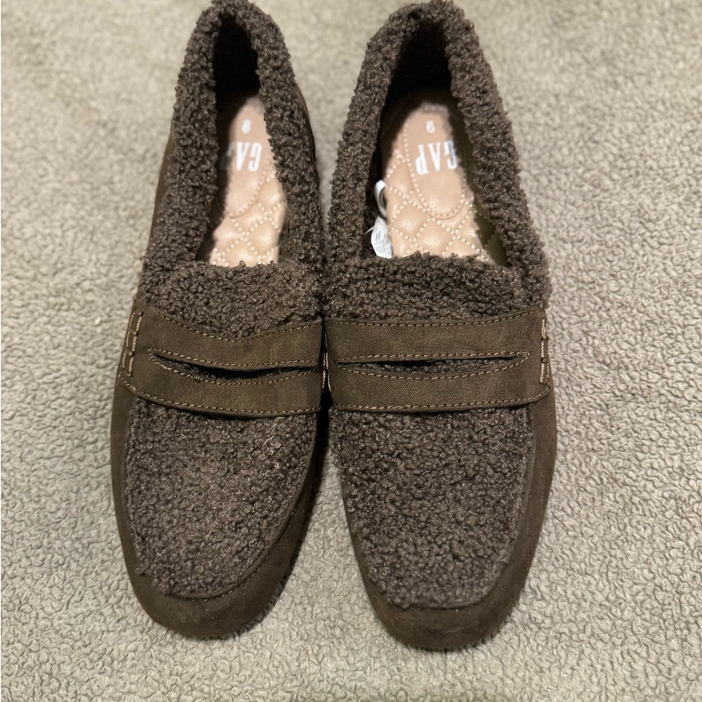 GAP Men's Cozy Brown Slip-On Loafers